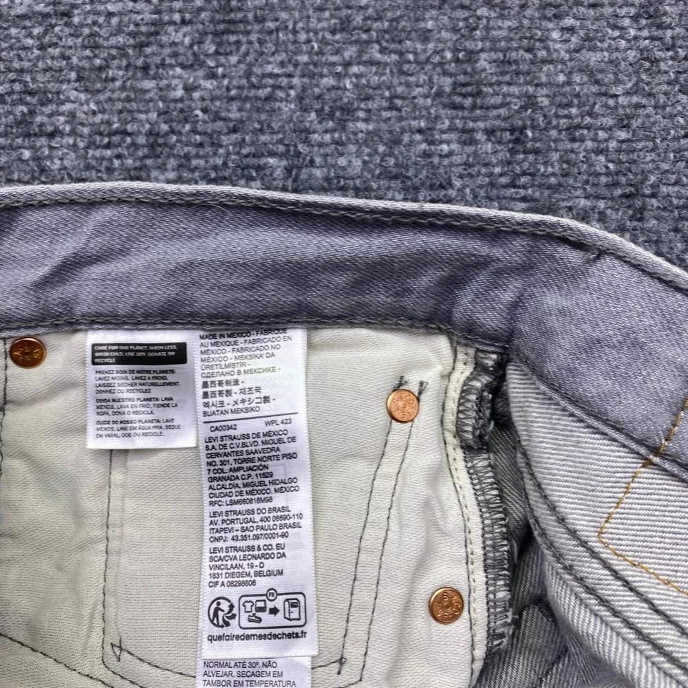 Levis 501 Original Fit Gray Denim Jeans Mens Sz 36 Button Fly Grunge Western